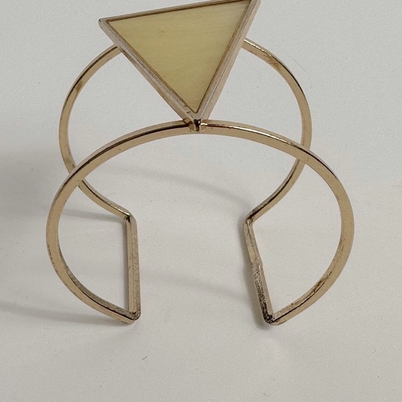 Triangular Design Cuff Bracelet - Picture 3 of 8